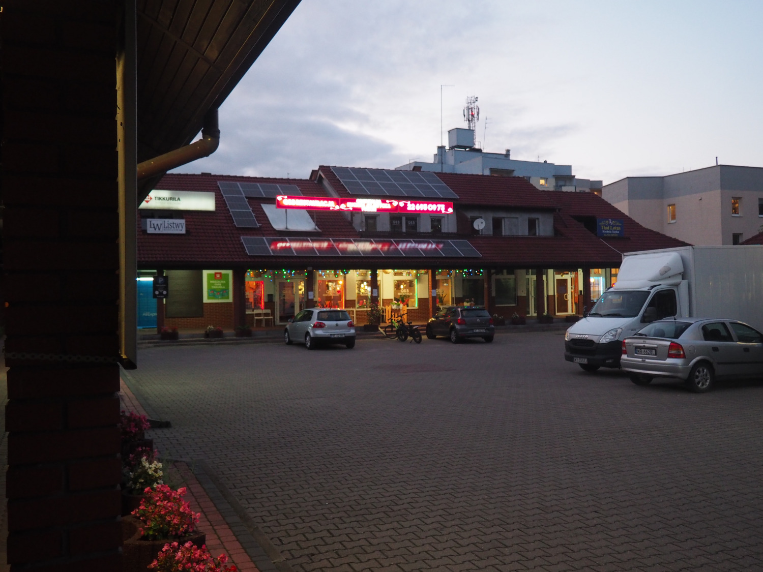 Zdjęcie architektury budynku Pawilony handlowo-usługowe